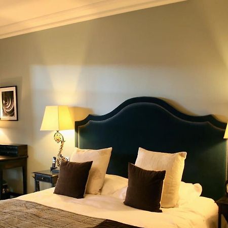 La Villa Mazarin Aigues-Mortes Luaran gambar A room at the hotel