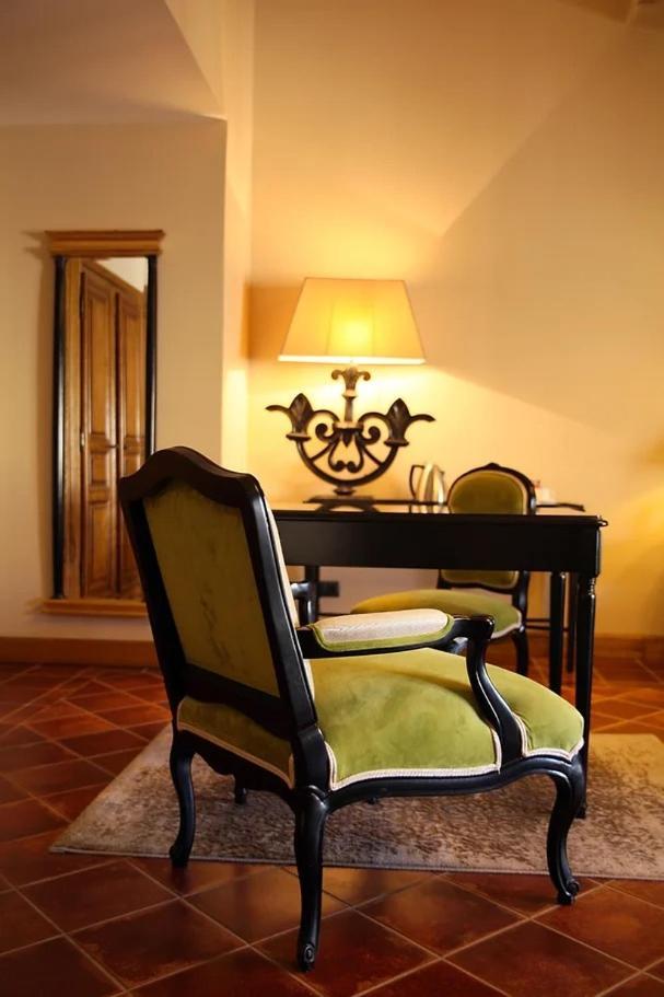 La Villa Mazarin Aigues-Mortes Luaran gambar A room at the hotel