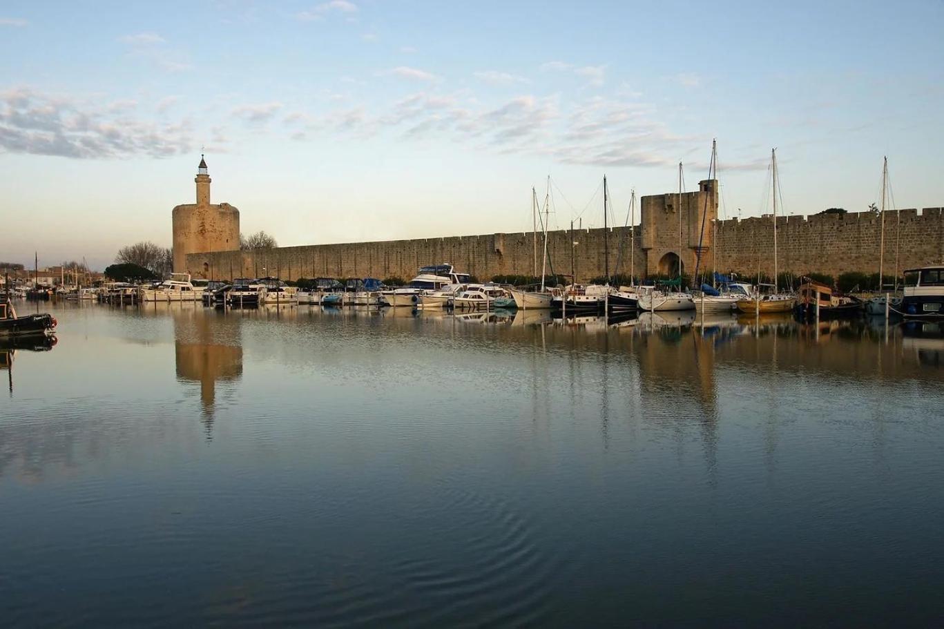 La Villa Mazarin Aigues-Mortes Luaran gambar The port of Aigion