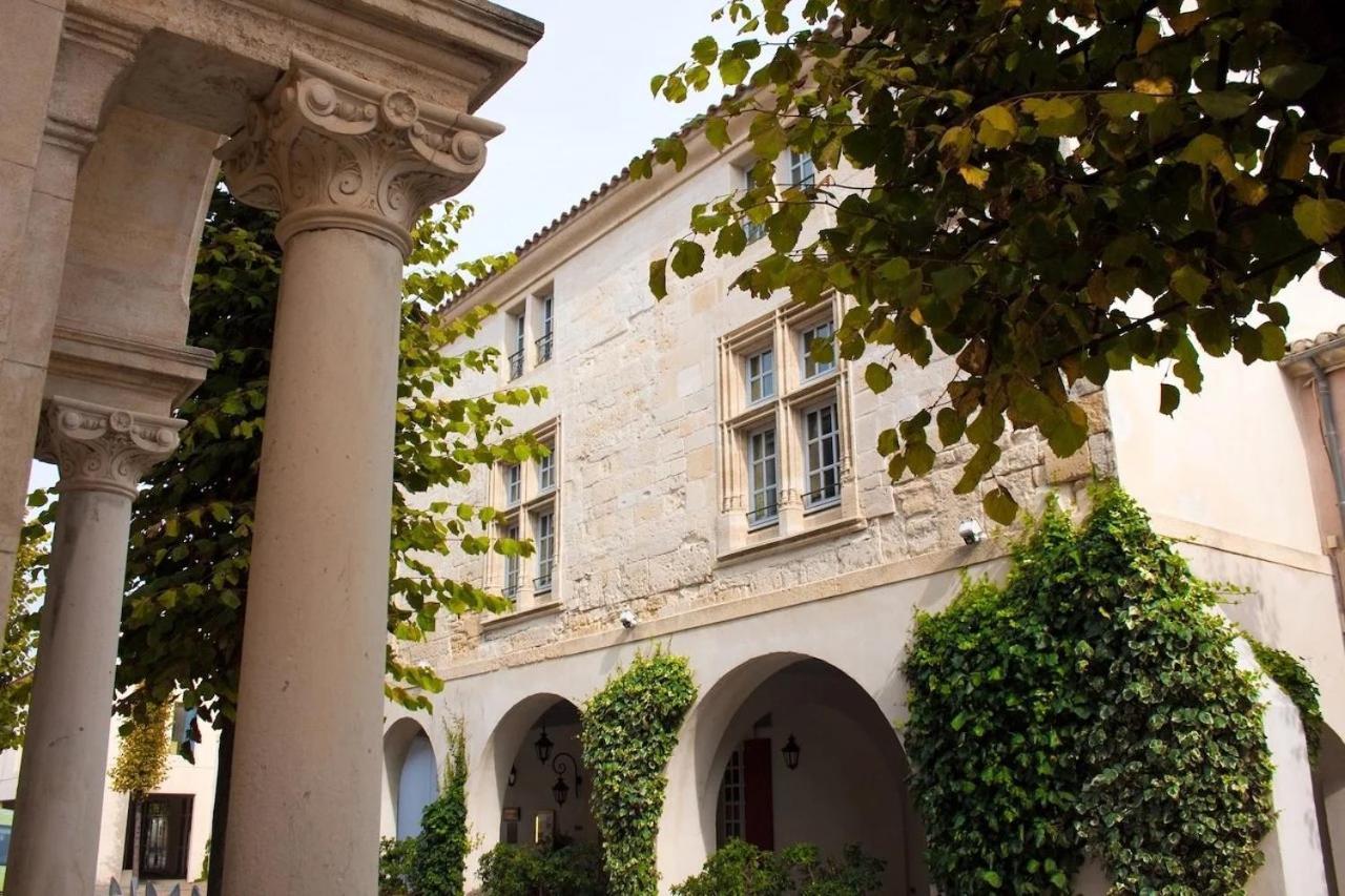 La Villa Mazarin Aigues-Mortes Luaran gambar The courtyard of the museum