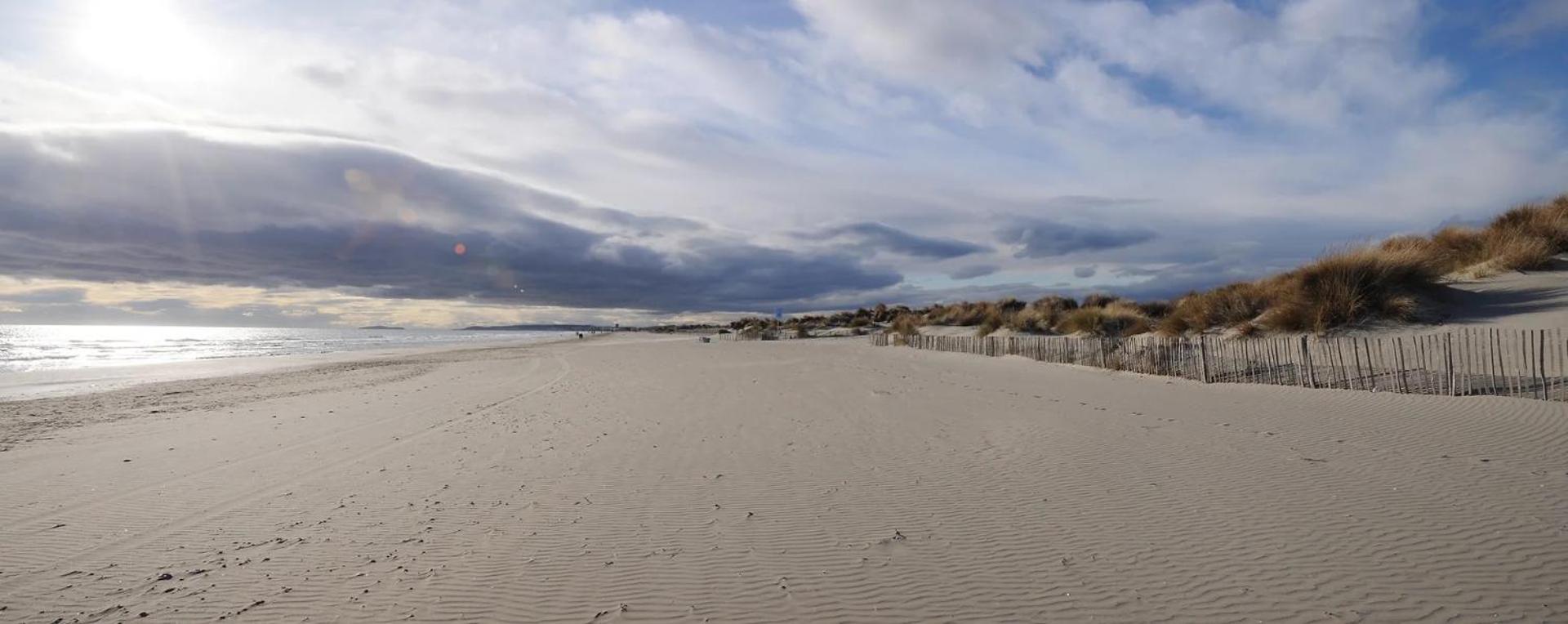 La Villa Mazarin Aigues-Mortes Luaran gambar The beach at the end of the peninsula
