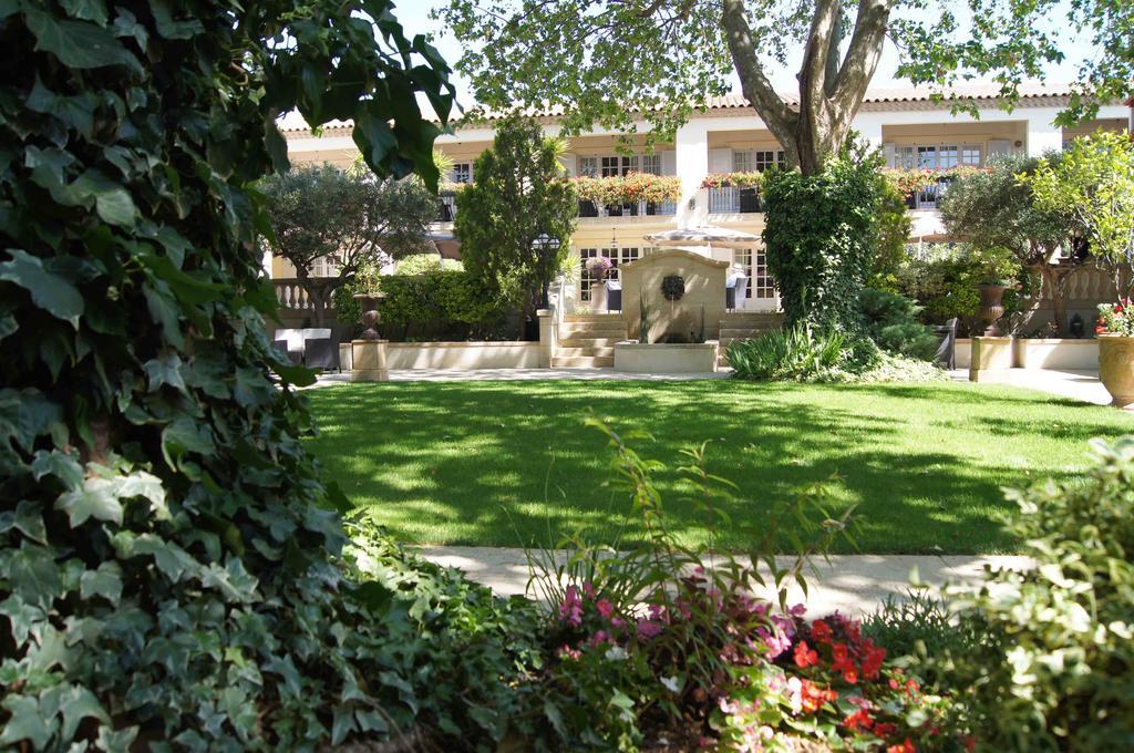 La Villa Mazarin Aigues-Mortes Luaran gambar The garden of the American University of Paris