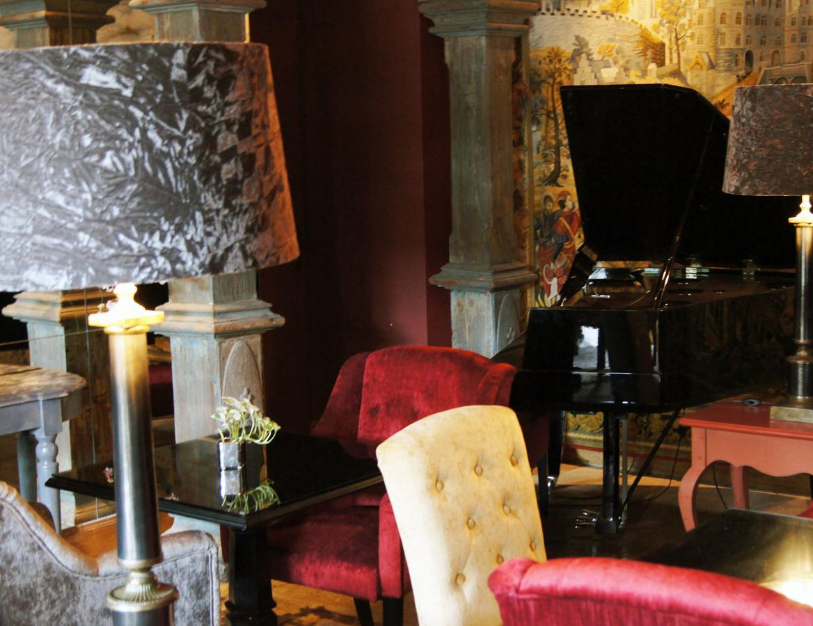 La Villa Mazarin Aigues-Mortes Luaran gambar The interior of the restaurant