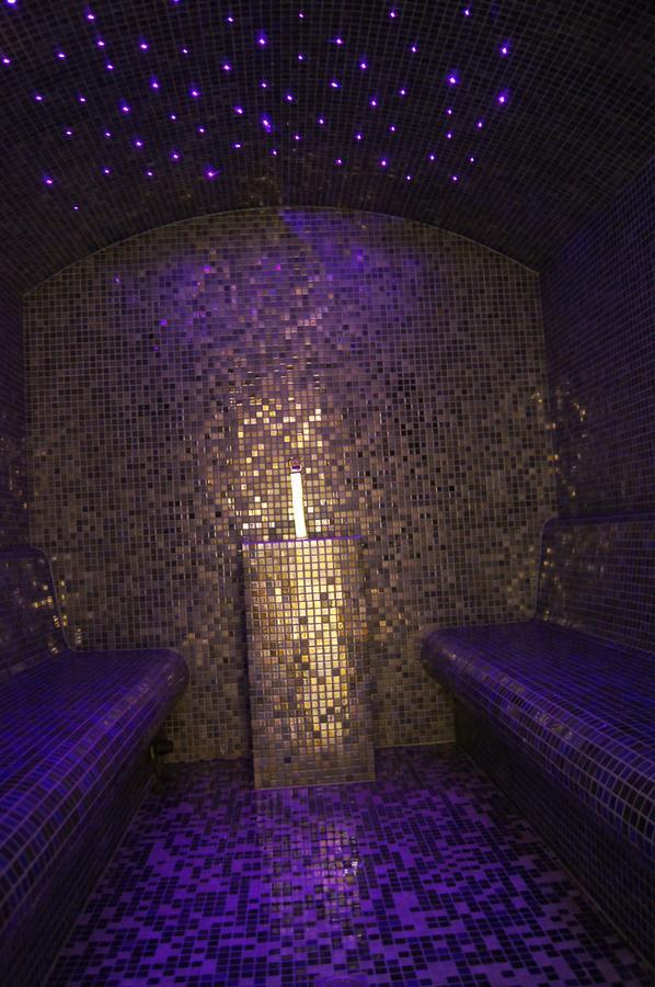 La Villa Mazarin Aigues-Mortes Luaran gambar A steam room