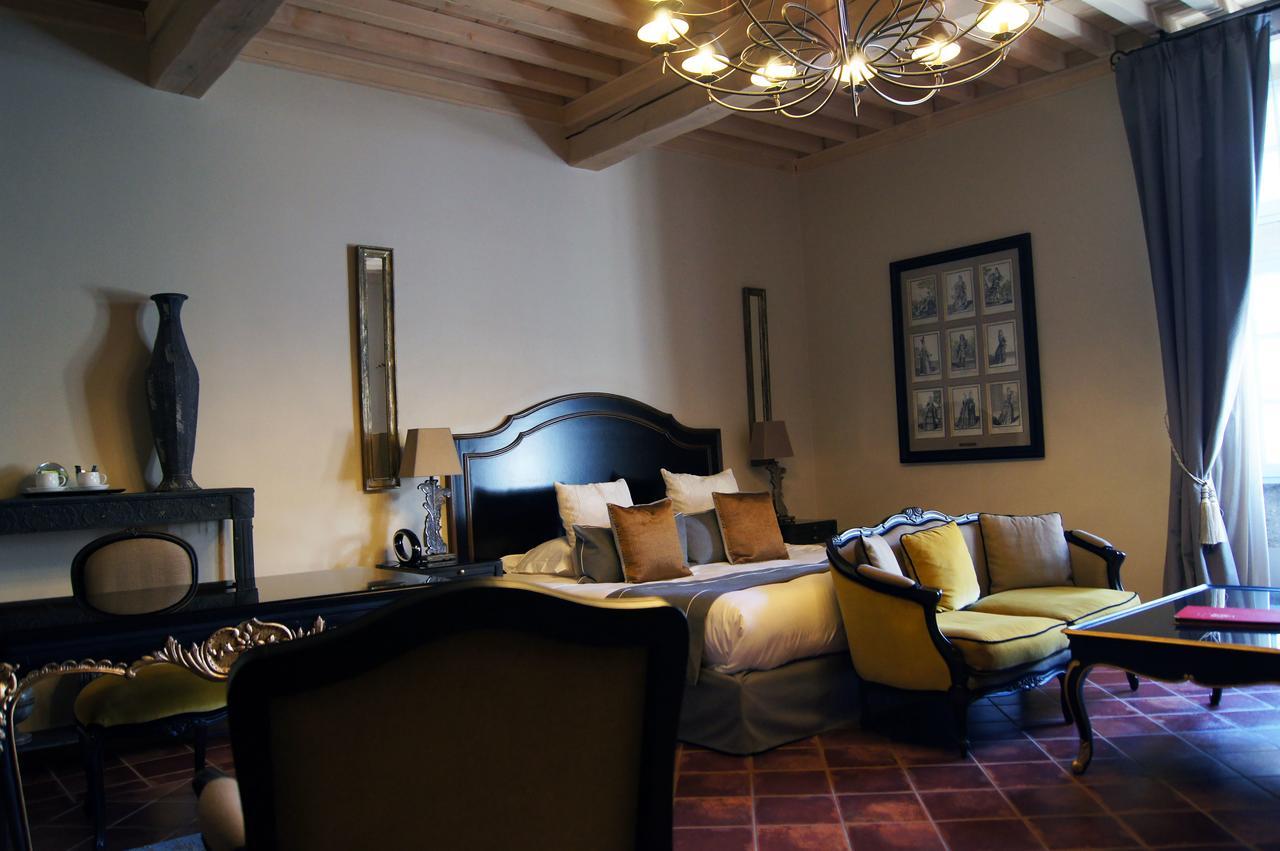 La Villa Mazarin Aigues-Mortes Luaran gambar A room at the hotel