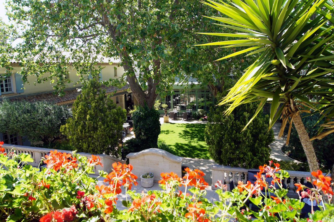 La Villa Mazarin Aigues-Mortes Luaran gambar The garden of the hotel